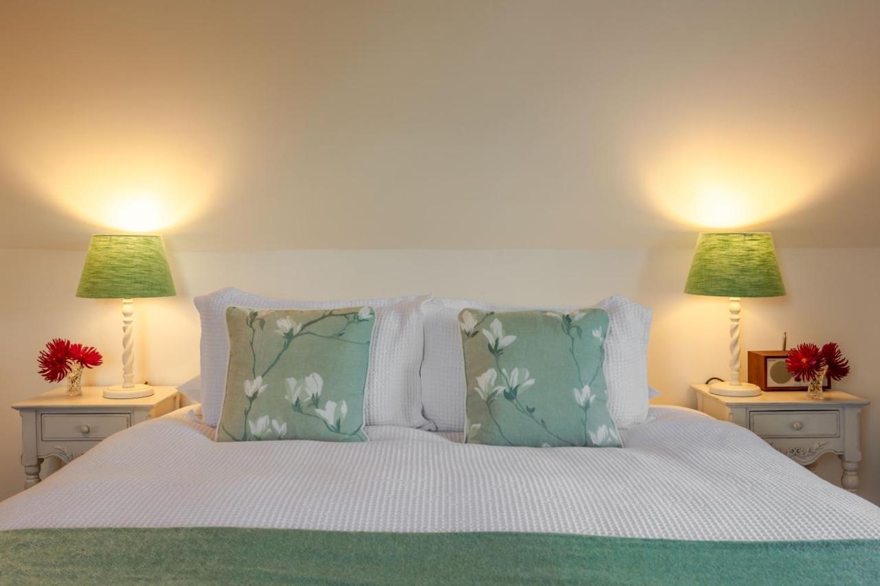 French Bay House Bed & Breakfast Akaroa Exterior photo